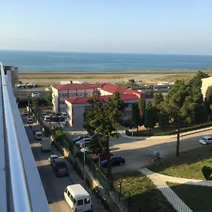 شقة Yali